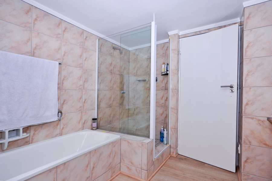 To Let 2 Bedroom Property for Rent in Bantry Bay Western Cape